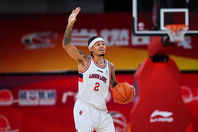 开云官方网站-清晨突围战来临；广州队围绕法甲内部沟通；球迷炸锅；控场能力受关注的简单介绍